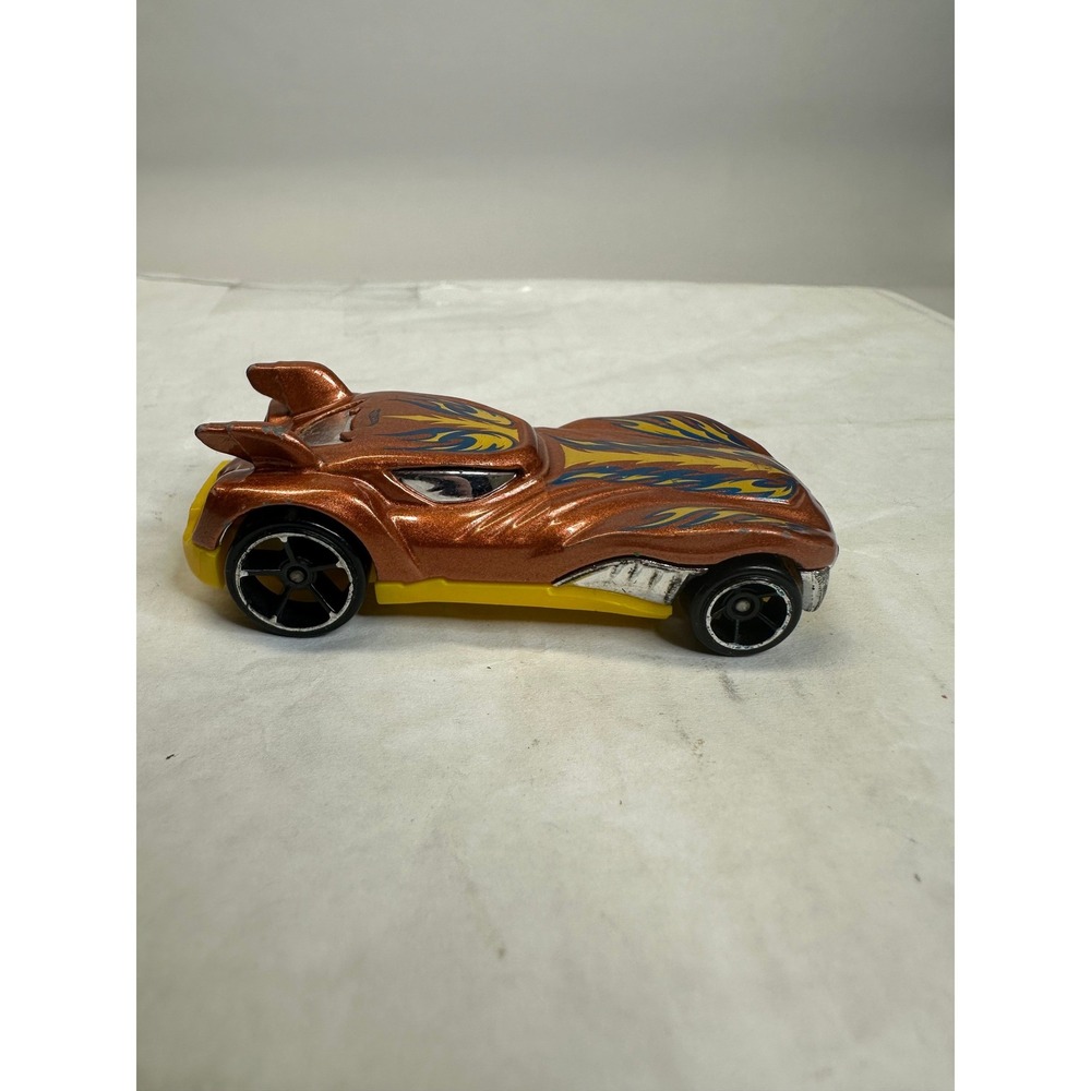 Hot Wheels Howlin' Heat Diecast‎ Car Orange Yellow Flame Design